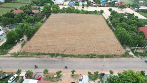 ដីលក់ ឬ ជួល (លើផ្លូវបេតុង 30m)  ក្រុងសៀមរាប ជិតសណ្ឋាគារសុខា