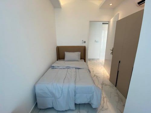 J Tower 2 condominium 2 bedroom for rent