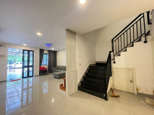 វីឡាកូនកាត់លក់បន្ទាន់​ (បុរី ជឺប ម៉ុង 598)