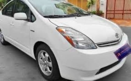 Prius 2006 with FULL INSURANCE