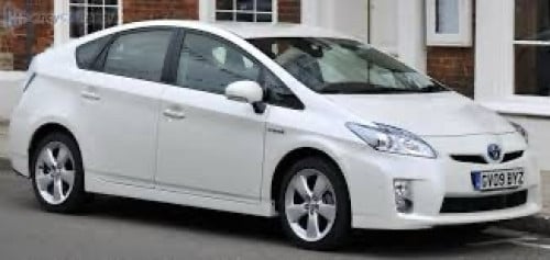 Prius 2010 (white ) with FULL INSURANCE