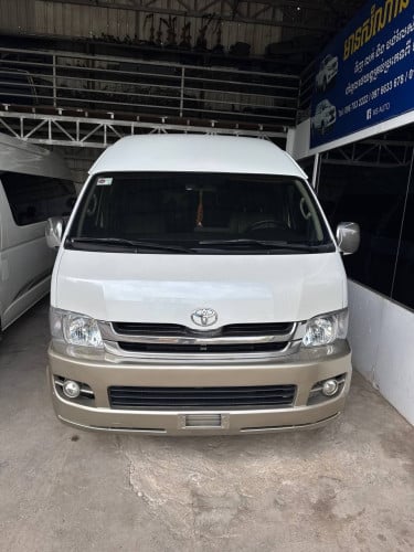 Toyota Hiace 2010