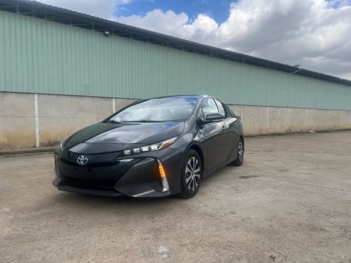 Toyota Prius prime 2017 (ចចារ)