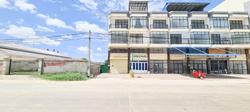 ផ្ទះអាជីវកម្មសល់ដីចំហៀង2mសម្រាប់លក់នៅលើផ្លូវធំទល់មុខបុរី Orkidē The Pochentong