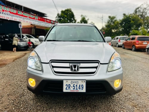 ជំរាបសួរបងប្អូនឡានខ្ញុំលក់HondaCR-Vឆ្នាំផលិត2002FullOptionប្រភេទឡានសុំណុំថ្មីតំលៃ7900$មាសុីនស្ងាត់