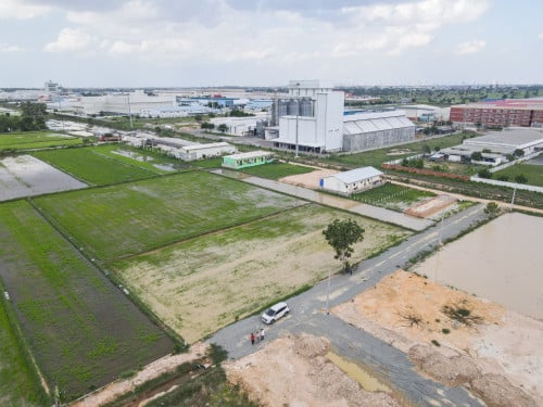 ដីលក់បន្ទាន់ នៅជាប់តំបន់សេដ្ឋកិច្ចពិសេស Land for Sale next to Special Economic Zone