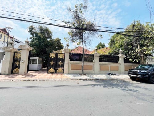 វីឡាសម្រាប់ជួលនៅ ខណ្ឌទួលគោក | Villa for Rent in Khan Toul Kork