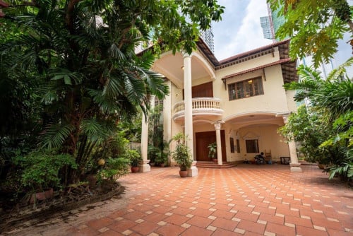 Biggest Villa for rent at BKK1 🍀