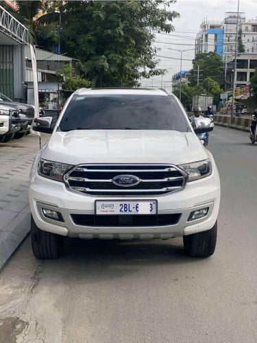 Ford Everest Titanium ឆ្នាំ2020 Full option ទឹកថ្នាំហ្ស៊ីន1ជុំ