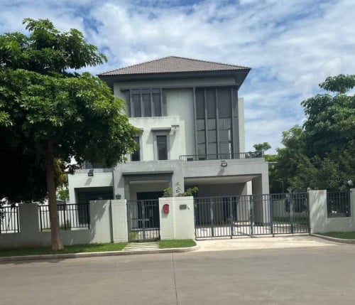 Queen វីឡាសម្រាប់ជួលនៅ បុរី ជីបម៉ុង598