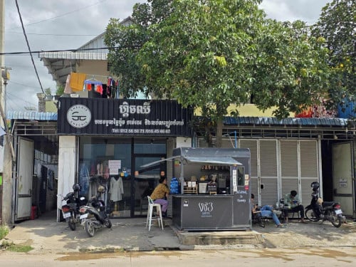 ផ្ទះអាជីវកម្មជួលទាំងមូល 整栋楼出租 地址在補森止區 ，附近機場 。