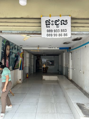 ផ្ទះជួលសម្រាប់អាជីវកម្ម នៅផ្សារញ៉ែរ ជិតស្តុបដេអិន