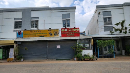 ផ្ទះលក់ ឬជួល ឈូកវ៉ា2 ផ្លូវធំ រថភ្លើង [លក់បន្ទាន់]