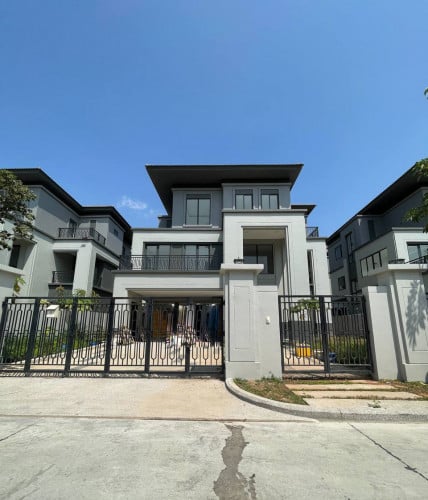 វីឡាឃ្វីនII សម្រាប់លក់បន្ទាន់ នៅក្នុងបុរីជីបម៉ុង ហ្គ្រេនភ្នំពេញសុីធី