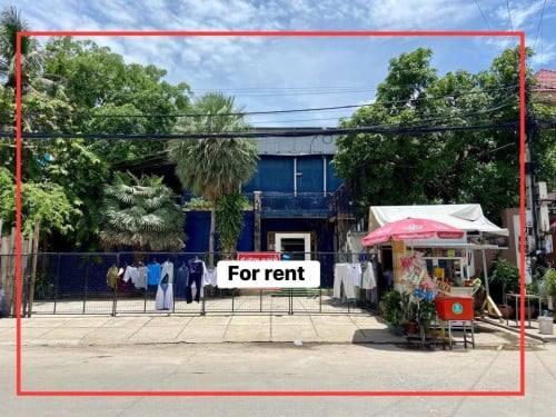 ហាងសម្រាប់ជួល ធ្វើអាជីវកម្ម នៅជិតប្រលានពោធ៍ចិនតុង Shop house for rent nearly airport