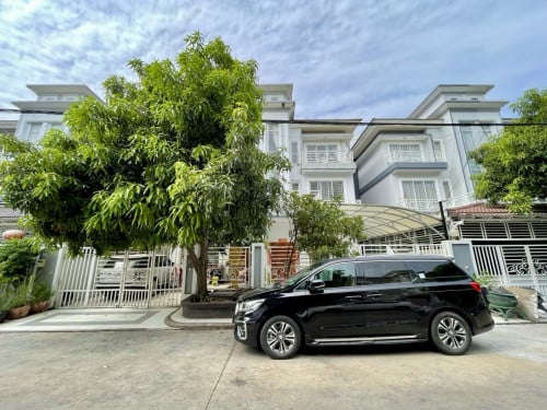 🏦 Twin Villa for rent at Borey Pipub Thmey Aeon 2