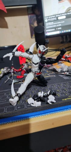 Kamen rider shf figure 1= 13$