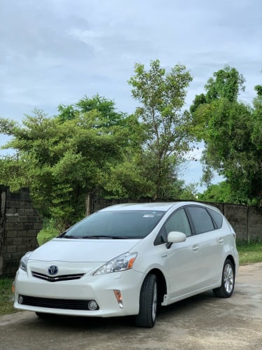 Prius V option 5 2013