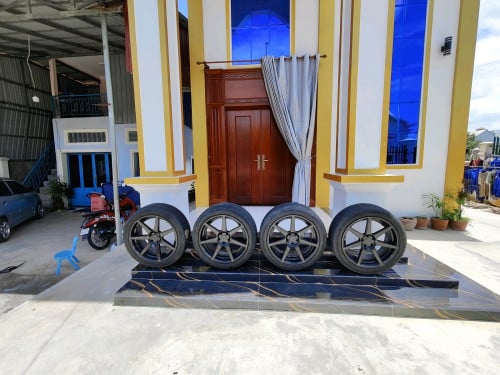 ឡានលក់បាត់ចឹងខ្ចិលទុក