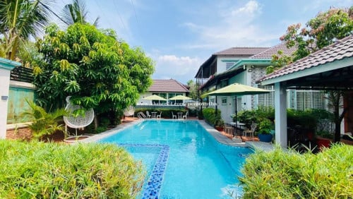 ផ្ទះវីឡាលំហែ $220/យប់ ក្រុងកំពត