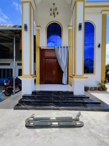 ឈ្នូនជាន់ជើង ចំហែង highlander