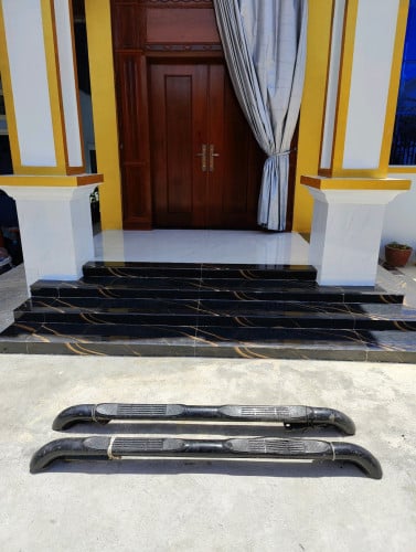 ឈ្នូនជាន់ជើង ចំហែង lexus Rx300 ពណ៍ខ្មៅ