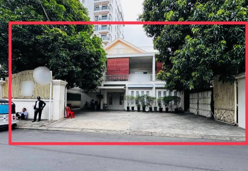 Shophouse For Rent In BKK1-Prime Location