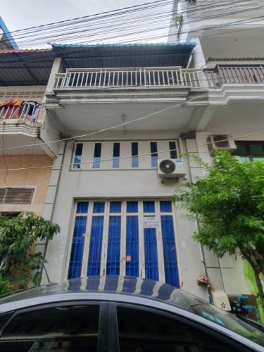 ផ្ទះល្វែង