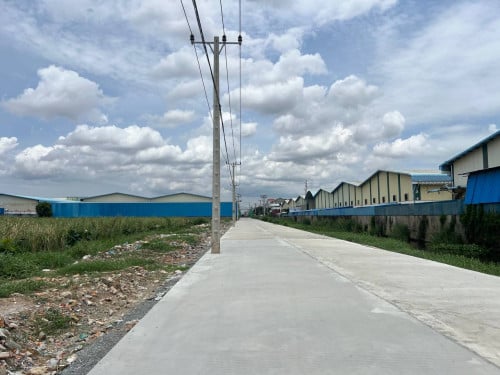 ដីលក់ ជិតផ្សារទួលពង្រ ទល់មុខសាលាប៊ែលធីថ្មីទួលពង្រ