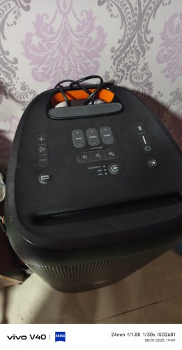 លក់ វិញ ថ្មកាន់ នៅអេម 340 $ JbL party box