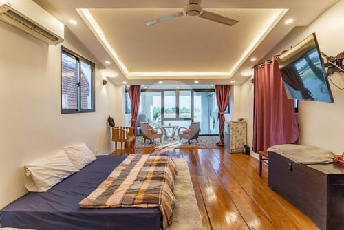 #FORSALE Renovated Duplex 2 Bedroom Apartment🏠🌅- 📍Riverside, Daun Penh, Phnom Penh