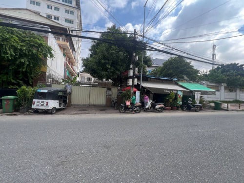 » ផ្ទះវីឡាសម្រាប់លក់នៅទួលគោក/ Villa for Sale at Toul Kork.