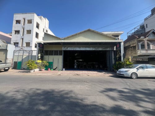 » ឃ្លាំងសម្រាប់លក់នៅទួលគោក/ Warehouse for Sale at Toul Kork.