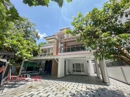 10 Bedrooms Queen Villa For Rent In Peng Huoth Beoung Snor