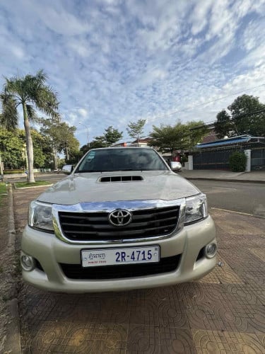 Toyota Hilux Vigo 2012 មហាថ្មី ឆ្វេងស៊ីន