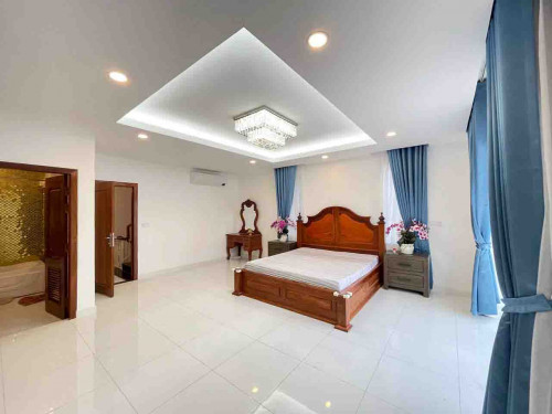 វីឡាភ្លោះ1គូរសម្រាប់ជួលនៅក្នុងបុរីវិមានភ្នំពេញ ស្ថិតនៅគម្រោង១០ ខណ្ឌឬស្សីកែវ