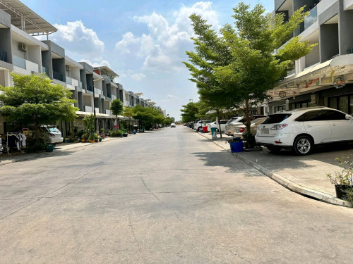 ផ្ទះអាជីវកម្មបុរីArata អុីអន2សម្រាប់លក់2ល្វែងជាប់គ្នា