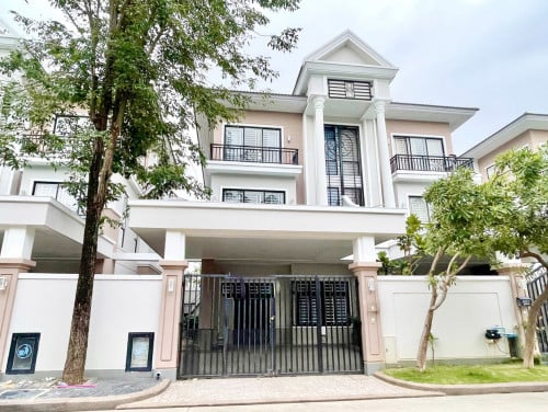 វីឡាភ្លោះBសម្រាប់ជួល | Twin B Villa for Rent In Borey Penghout The Star Mera Garden 50m