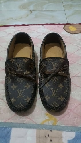 ស្បែកជើង lv ស៊ីន