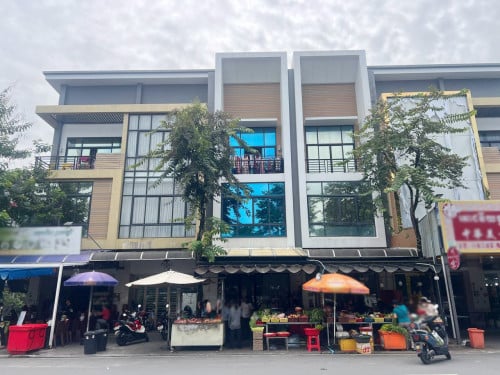 ផ្ទះអាជីវកម្មសម្រាប់លក់ បុរីប៉េងហួត បឹងស្នោរ | Shophouse for Sale at Borey Peng Houth Boeung Snor