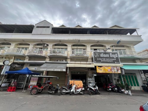 ☆ ផ្ទះអាជីវកម្មសម្រាប់លក់ | Shophouse for Sale នៅមុខផ្សារចាក់អង្រែក្រោម