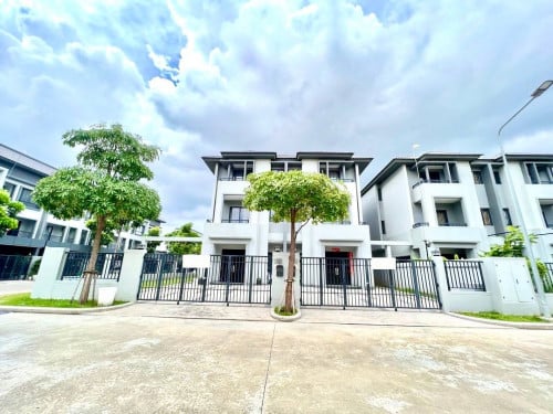 💥វីឡាភ្លោះ សល់ដីចំហៀង និងក្រោយវែង  លក់បន្ទាន់ខ្លាំង!