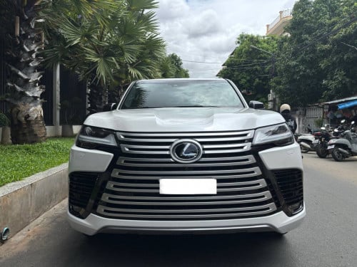 Lexus 600 2022 7 seats