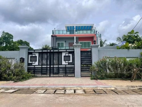 វីឡាលំហែជិតសមុទ្រសំរាប់លក់ក្រុងកែប