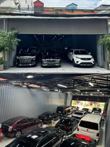 សេងឃ្លាំងលក់រថយន្តម្ដុំសាលារៀនបាក់ទូក