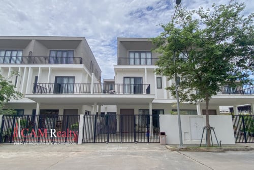 វីឡាភ្លោះ៥បន្ទប់គេងសម្រាប់លក់នៅក្នុងបុរីច័ន្ទគិរី