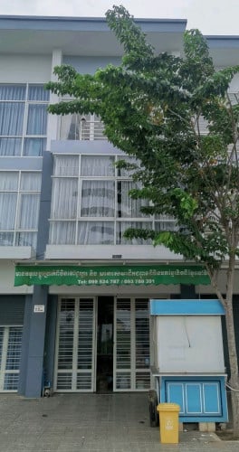 បុរីវ៉ារីណាជិតសាលាមុំ