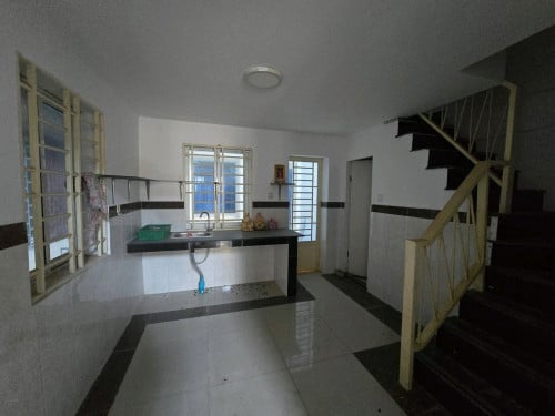 ផ្ទះអាជីវកម្មលក់បន្ទាន់