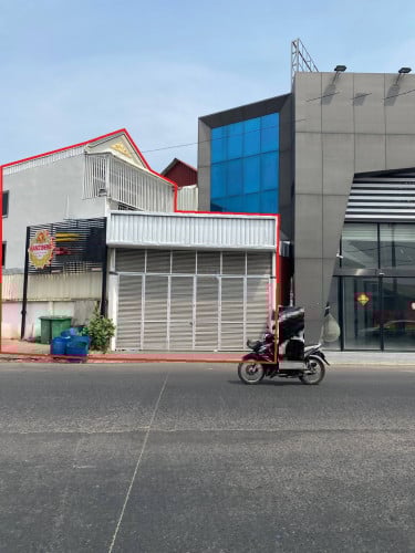 ផ្ទះអាជីវកម្មសម្រាប់ជួលនៅផ្លូវ2004