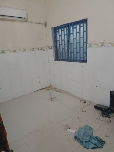 ឃ្លាំង​ជួល​បន្ទាន់​ 300m2